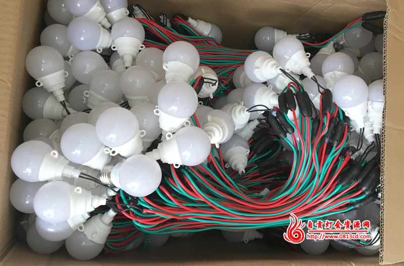 花灯制作用的串灯泡花灯灯泡代替了传统的白炽灯泡